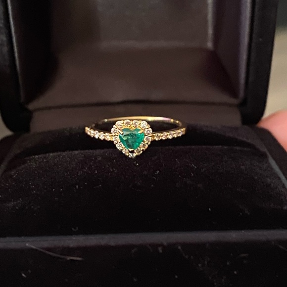 Pure Emerald heart shape cut on 18K gold - Picture 5 of 6